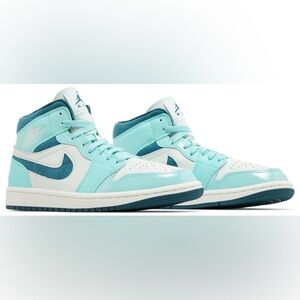 Nike Women’s Air Jordan 1 Mid SE 'Bleached Turquoise' Sneakers Size 9